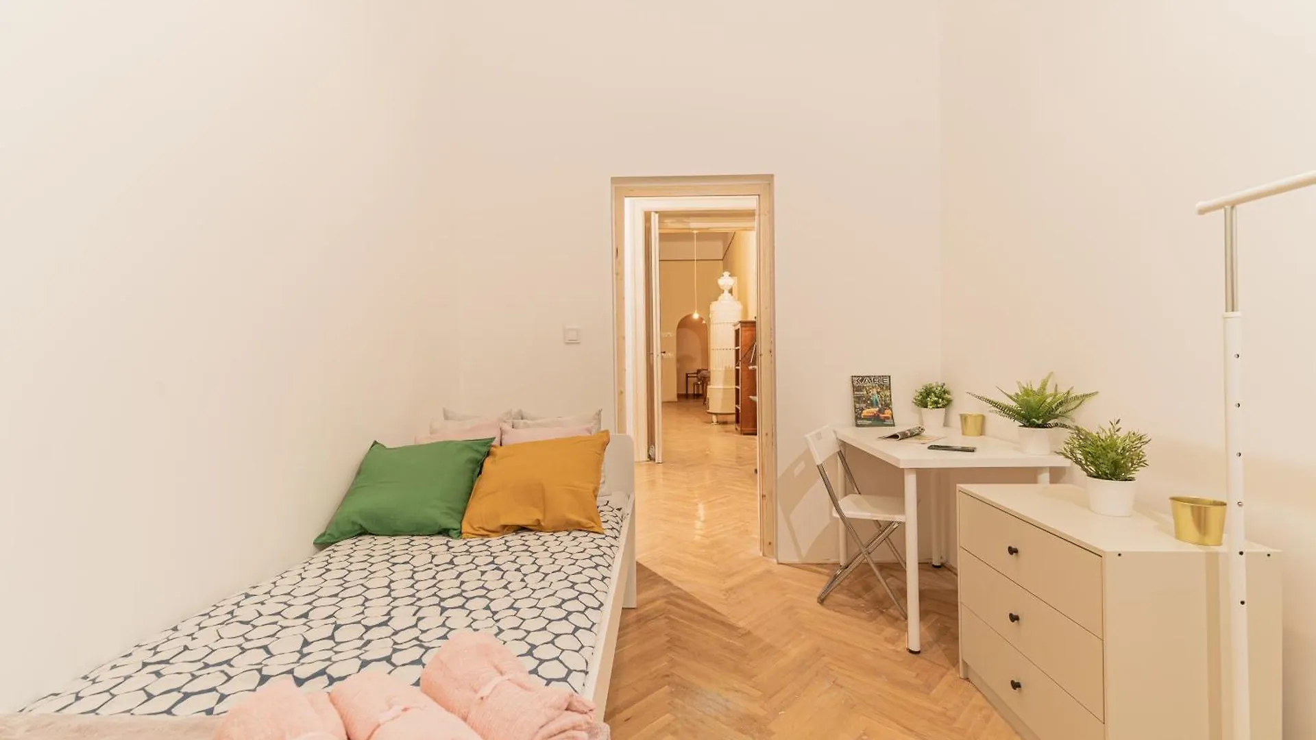 Cozy Apartment In The Heart Of Budapest, 5 Bedrooms  Budapest