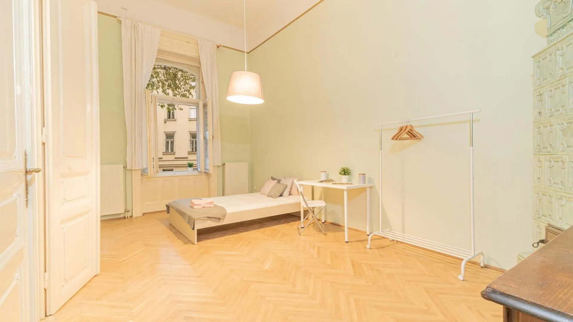 Cozy Apartment In The Heart Of Budapest, 5 Bedrooms