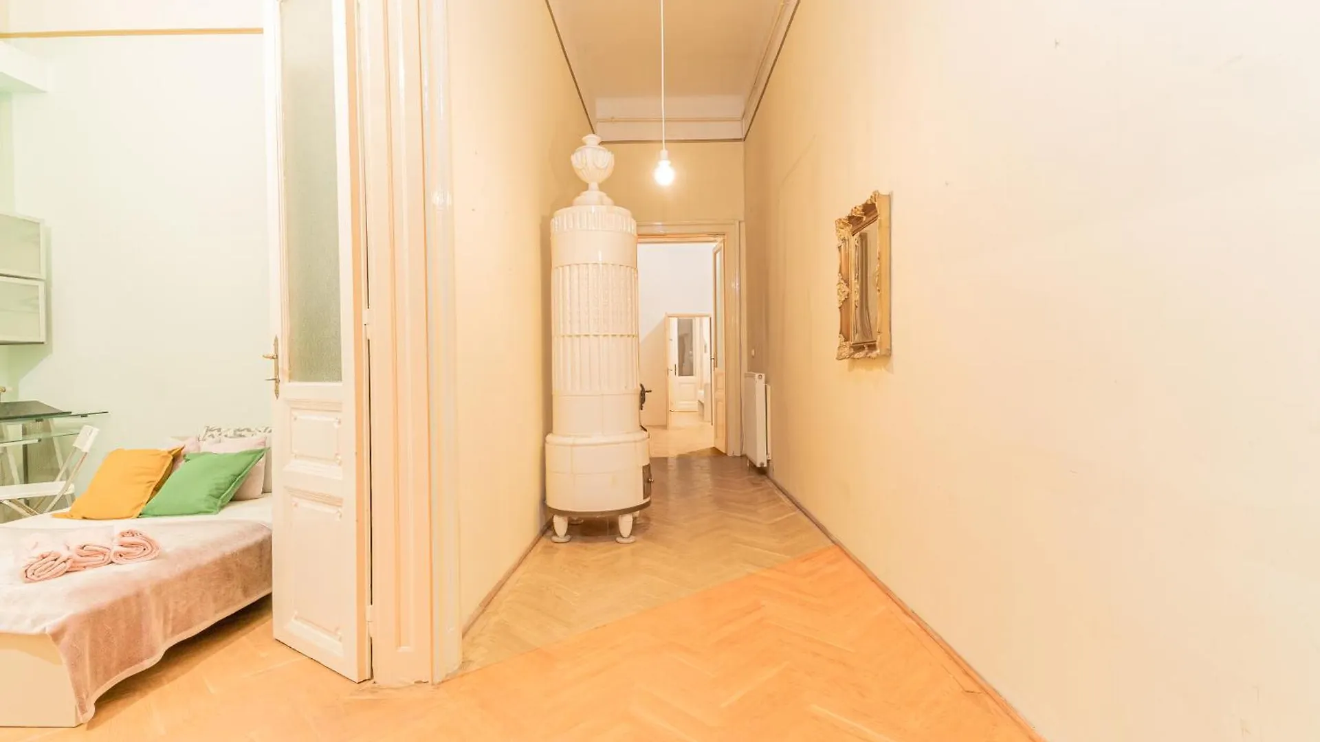Cozy Apartment In The Heart Of Budapest, 5 Bedrooms
