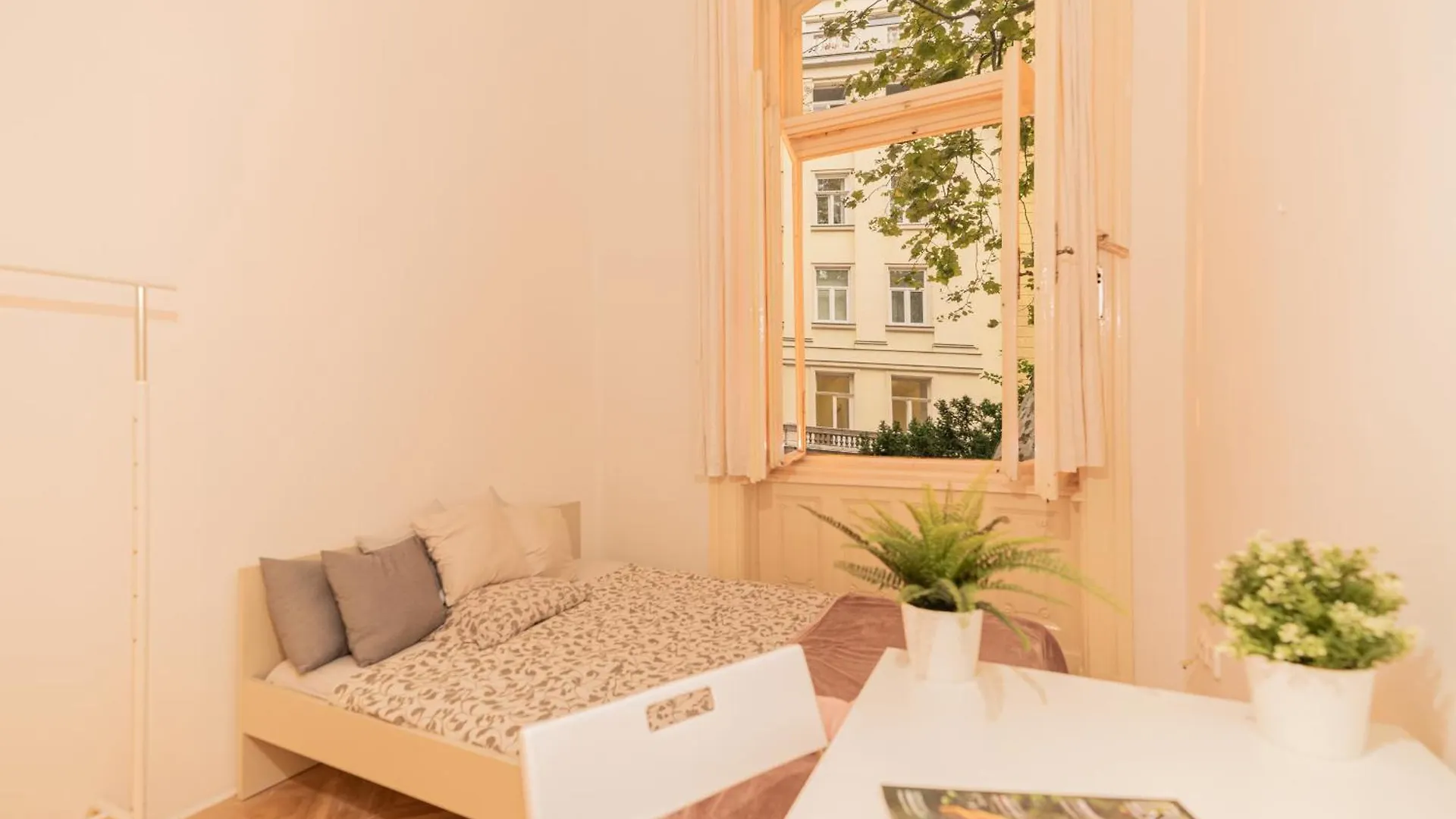 Cozy Apartment In The Heart Of Budapest, 5 Bedrooms 0*, Budapest