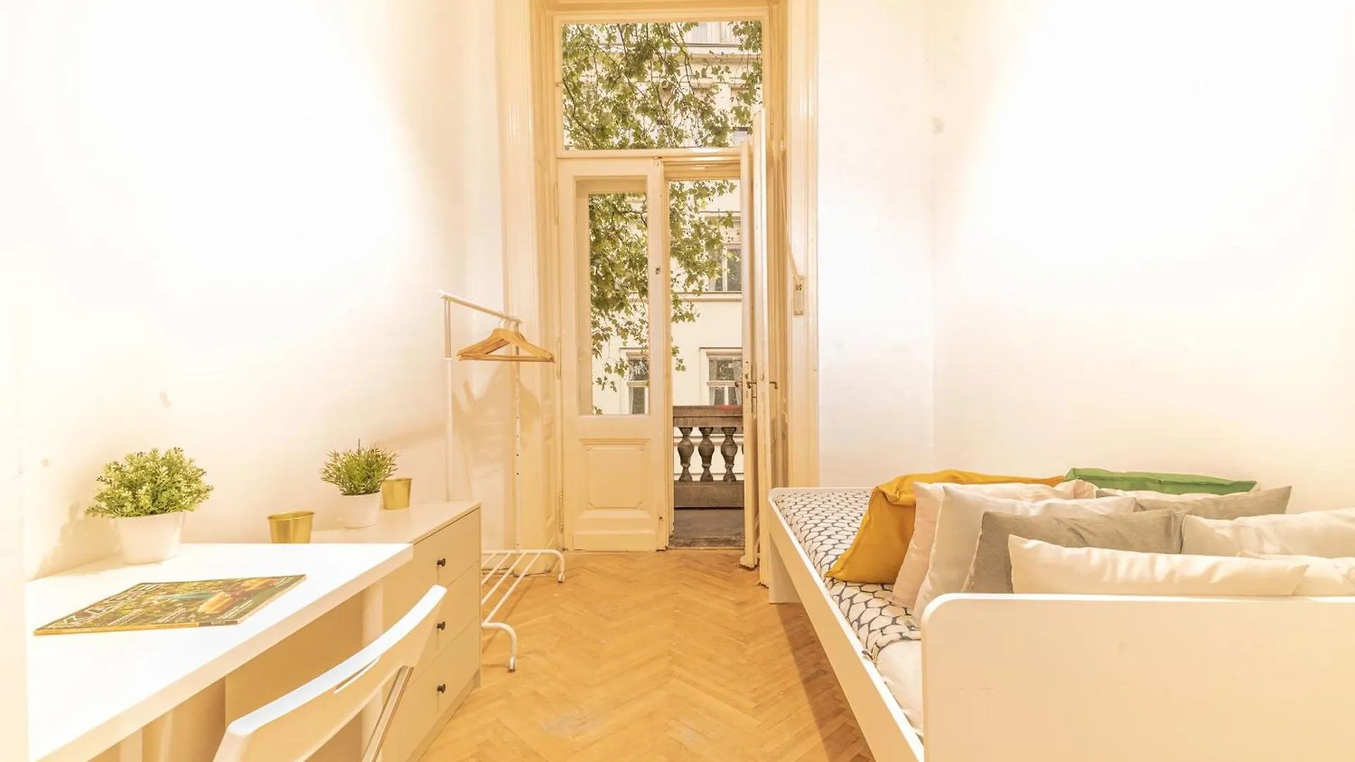 Cozy Apartment In The Heart Of Budapest, 5 Bedrooms Budapest