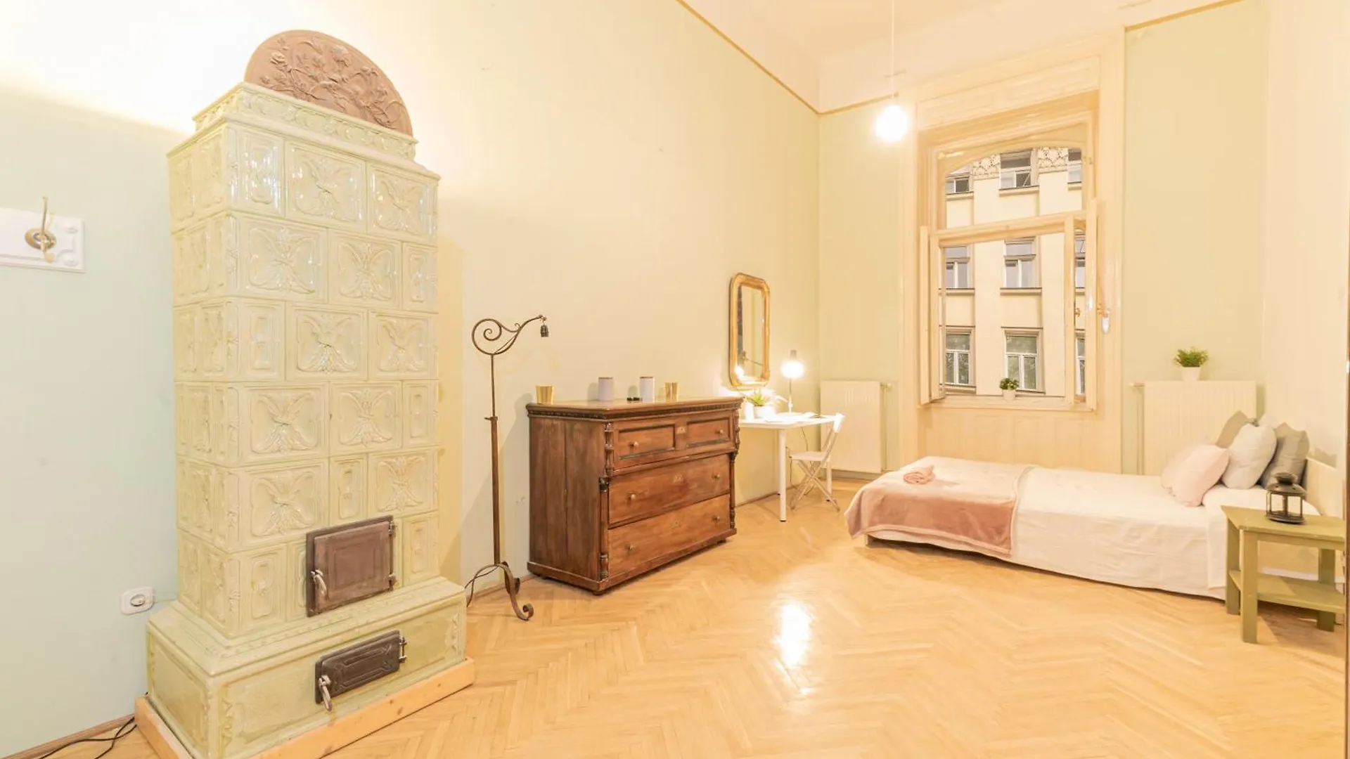 Cozy Apartment In The Heart Of Budapest, 5 Bedrooms