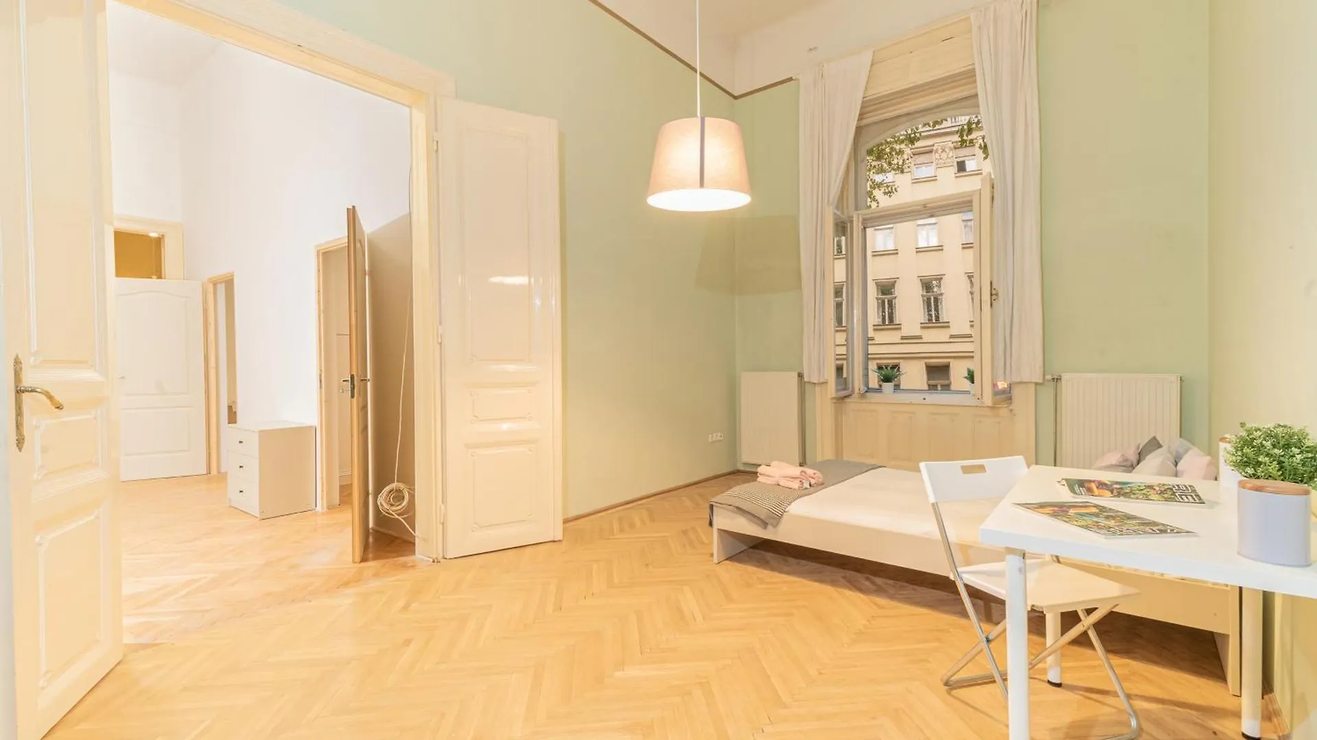 Cozy Apartment In The Heart Of Budapest, 5 Bedrooms