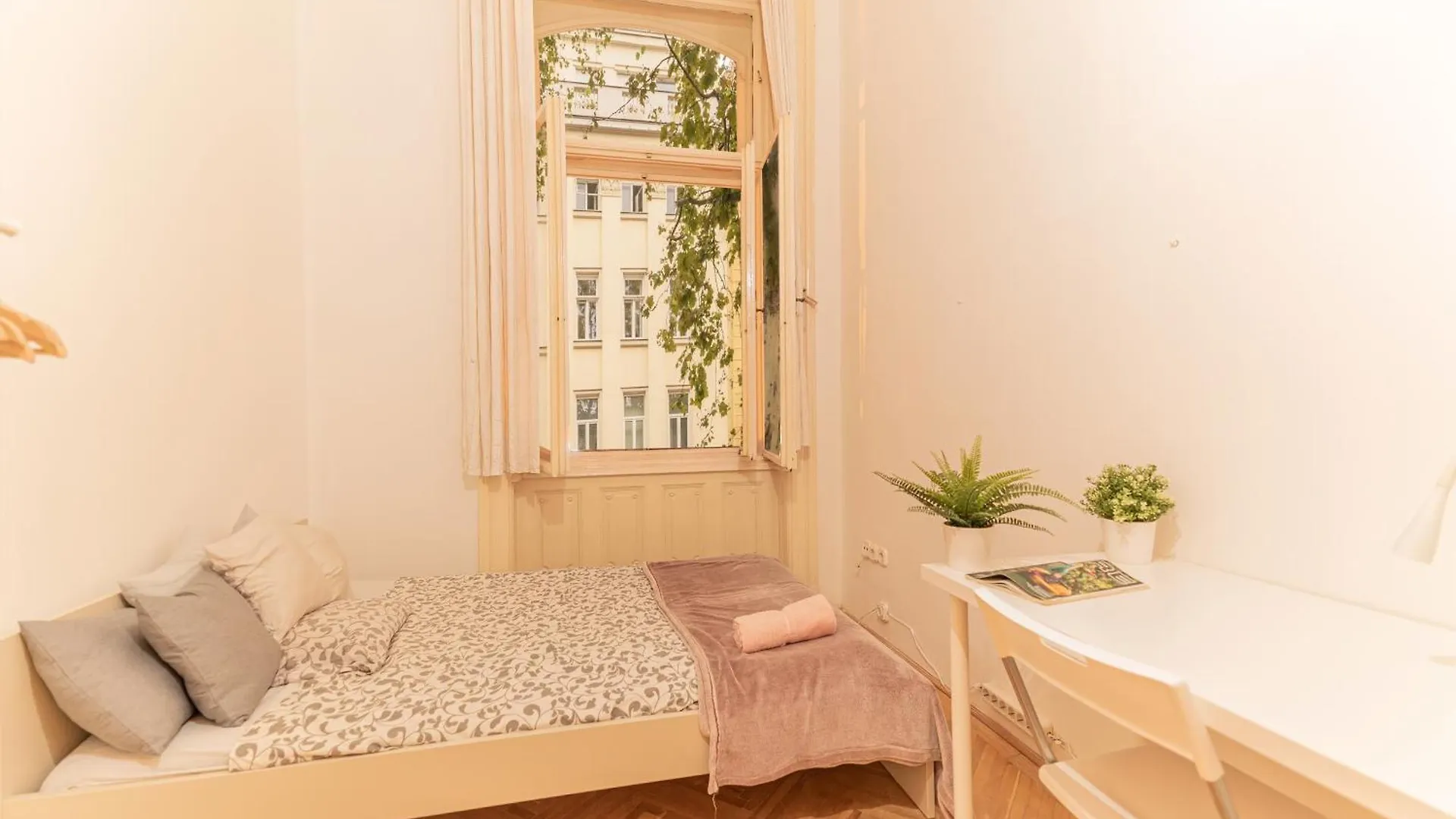 Cozy Apartment In The Heart Of Budapest, 5 Bedrooms